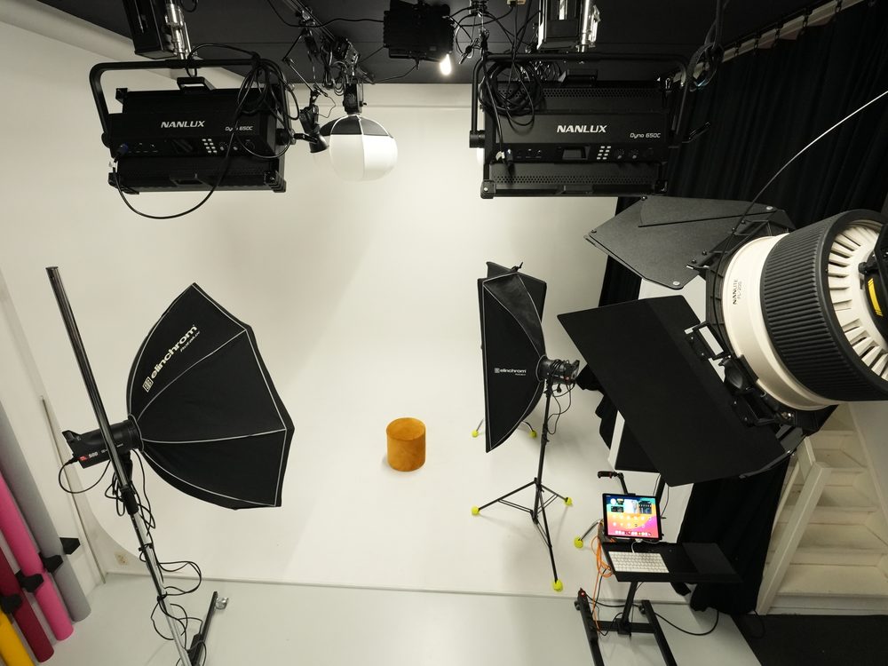 Lichtrig en professionele filmlampen voor een productie bij STXDIO101